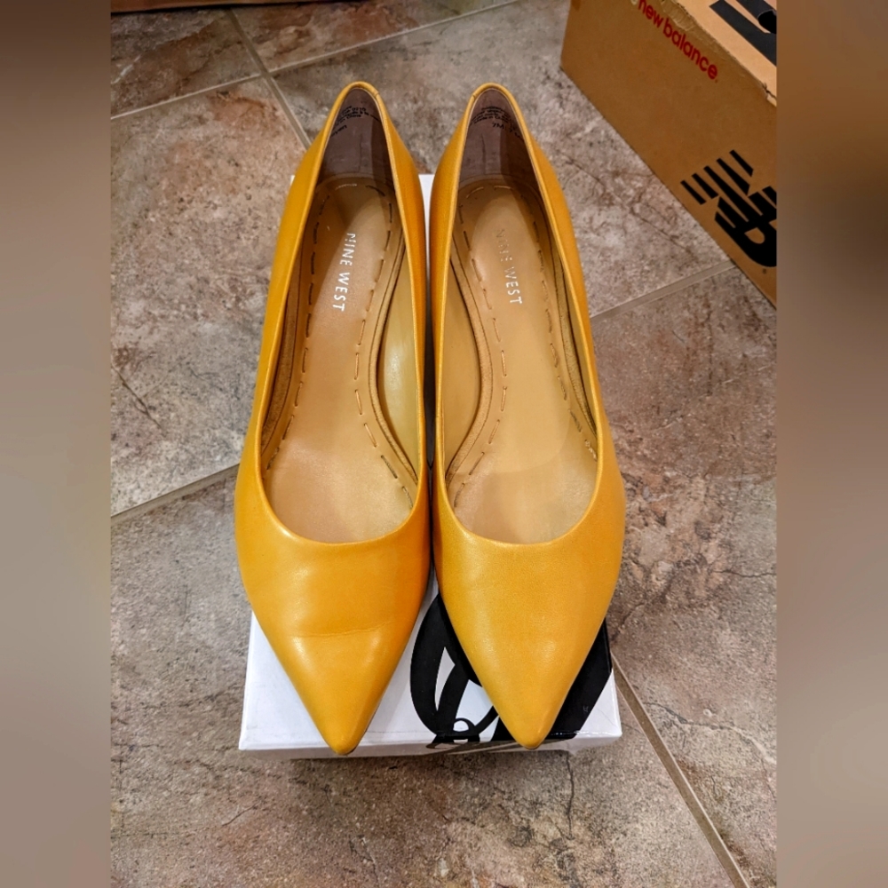Stunning Nine West mustard yellow kitten heel in women size 7